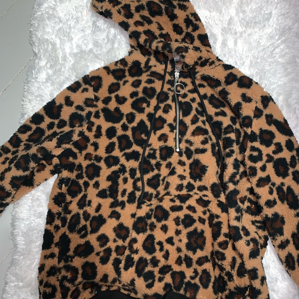 Plus sized Cheetah Sherpa